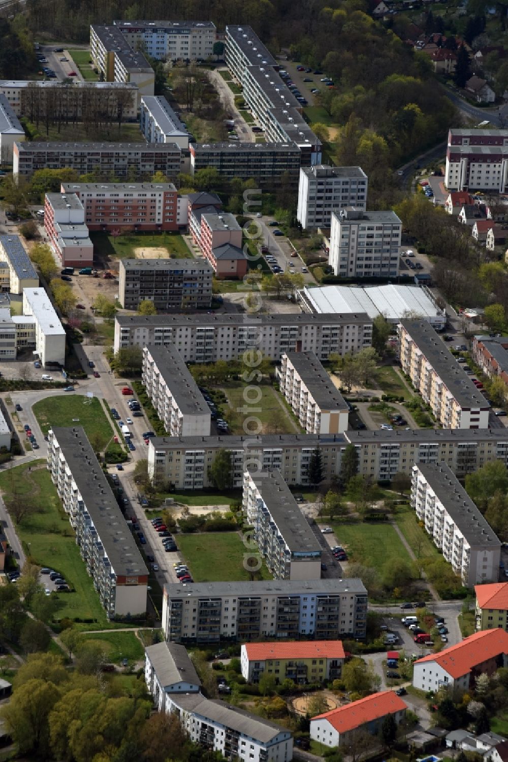 Rüdersdorf from the bird's eye view: Skyscrapers in the residential area of industrially manufactured settlement aloung Brueckenstrasse in Ruedersdorf in the state Brandenburg