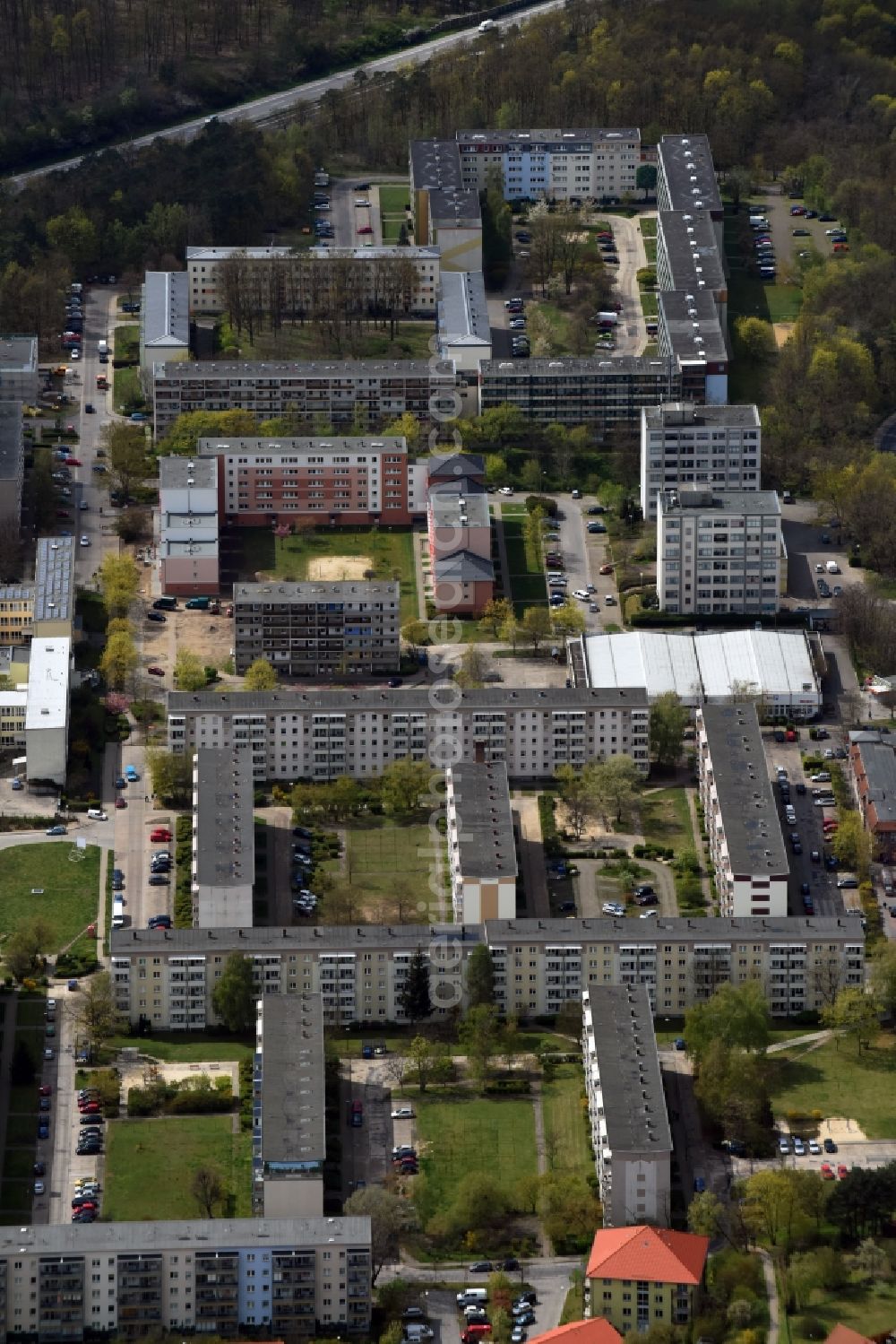 Aerial image Rüdersdorf - Skyscrapers in the residential area of industrially manufactured settlement aloung Brueckenstrasse in Ruedersdorf in the state Brandenburg