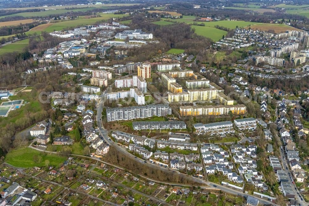 Kettwig from the bird's eye view: Skyscrapers in the residential area of industrially manufactured settlement on Rheinstrasse in Kettwig at Ruhrgebiet in the state North Rhine-Westphalia, Germany