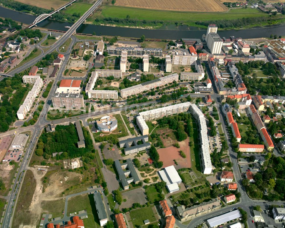 Aerial photograph Riesa - Skyscrapers in the residential area of industrially manufactured settlement in Riesa in the state Saxony, Germany