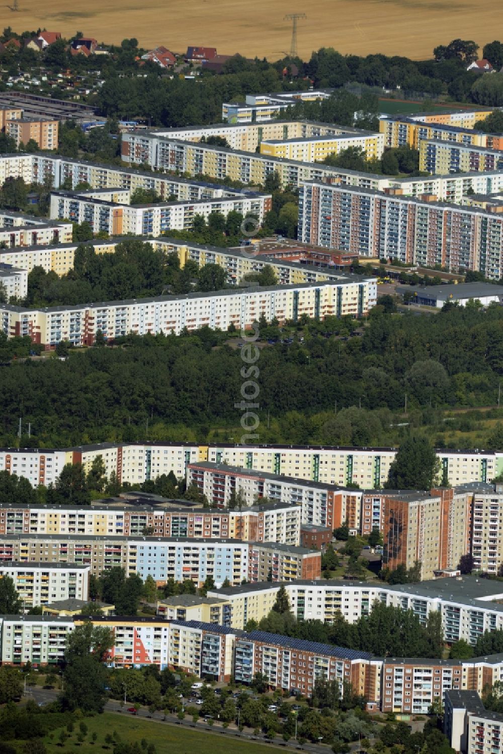 Rostock from the bird's eye view: Skyscrapers in the residential area of industrially manufactured settlement at the street An der Stadtautobahn in Rostock in the state Mecklenburg - Western Pomerania