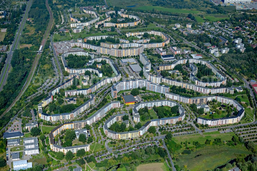 Aerial photograph Rostock - Skyscrapers in the residential area of industrially manufactured settlement in the district Gross Klein in Rostock at the baltic coast in the state Mecklenburg - Western Pomerania, Germany