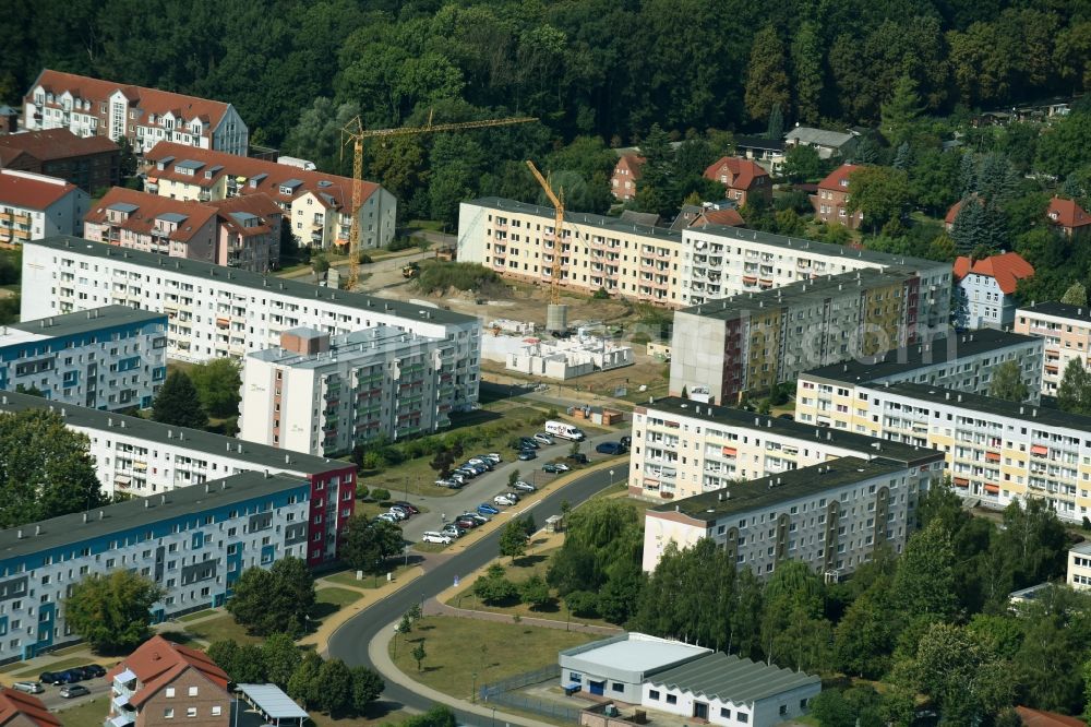 Aerial photograph Ludwigslust - Skyscrapers in the residential area of industrially manufactured settlement Rudolf-Tarnow-Strasse in Ludwigslust in the state Mecklenburg - Western Pomerania