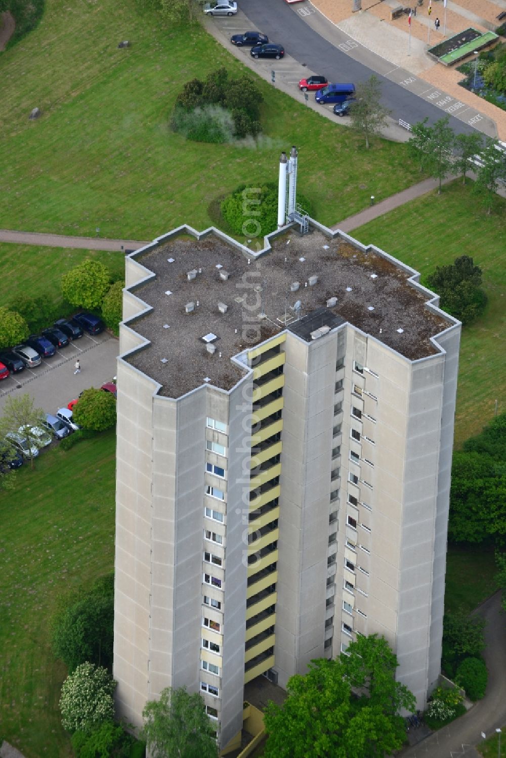 Salem from the bird's eye view: Skyscrapers in the residential area of industrially manufactured settlement in Salem in the state Schleswig-Holstein