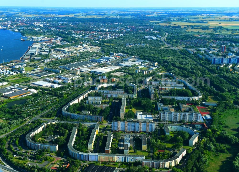 Aerial photograph Rostock - Skyscrapers in the residential area of industrially manufactured settlement on Schmarler Donm in the district Schmarl in Rostock in the state Mecklenburg - Western Pomerania, Germany