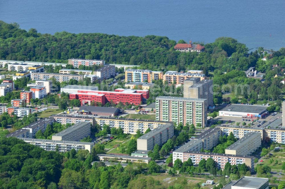 Aerial photograph Schwerin - Skyscrapers in the residential area of industrially manufactured settlement in Schwerin in the state Mecklenburg - Western Pomerania