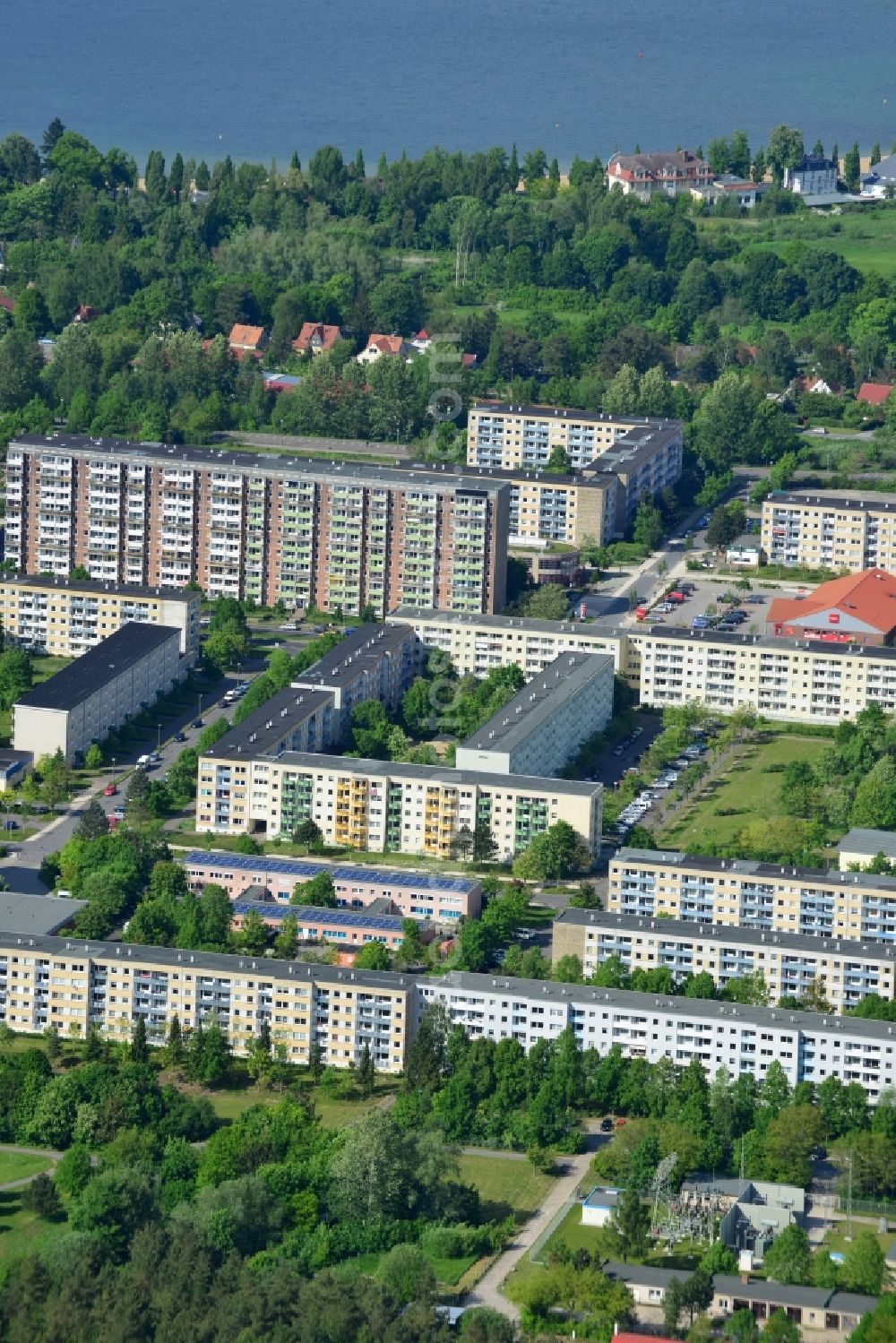 Schwerin from the bird's eye view: Skyscrapers in the residential area of industrially manufactured settlement in Schwerin in the state Mecklenburg - Western Pomerania