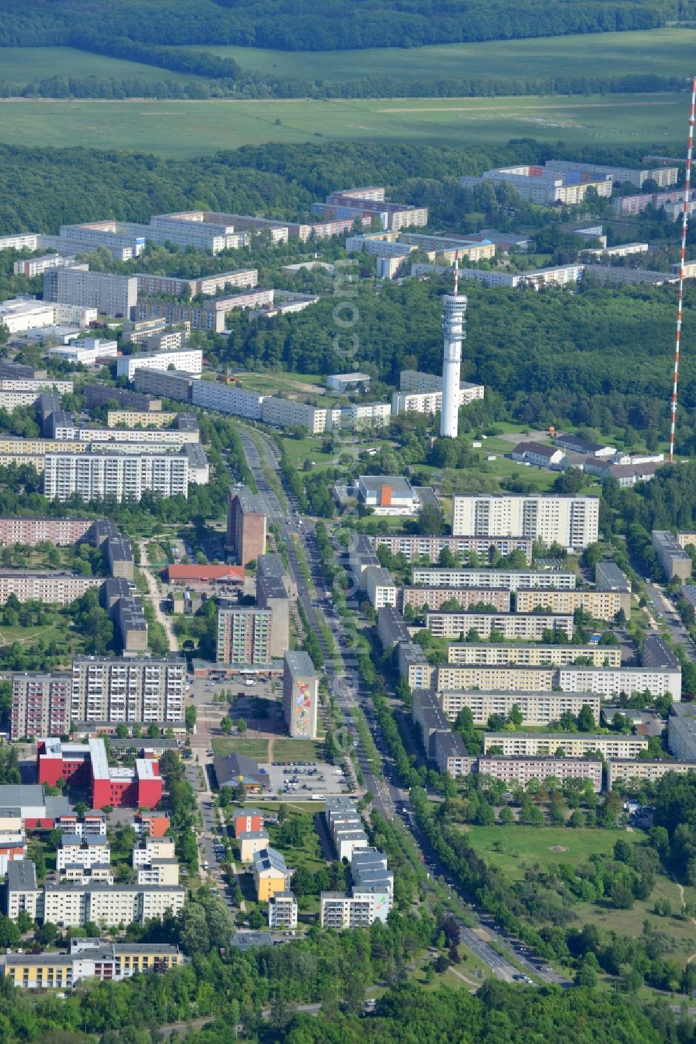 Aerial photograph Schwerin - Skyscrapers in the residential area of industrially manufactured settlement in Schwerin in the state Mecklenburg - Western Pomerania