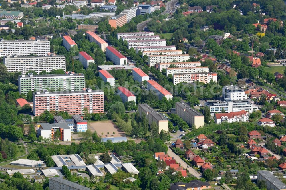 Schwerin from the bird's eye view: Skyscrapers in the residential area of industrially manufactured settlement in Schwerin in the state Mecklenburg - Western Pomerania