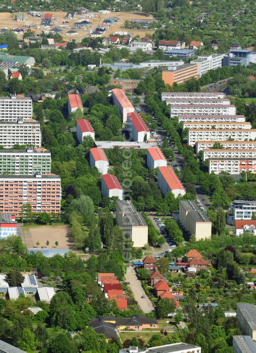 Schwerin from the bird's eye view: Skyscrapers in the residential area of industrially manufactured settlement in Schwerin in the state Mecklenburg - Western Pomerania