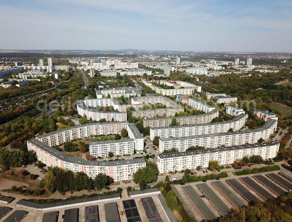 Halle (Saale) from above - Skyscrapers in the residential area of industrially manufactured settlement Suedpark in the district Neustadt in Halle (Saale) in the state Saxony-Anhalt, Germany