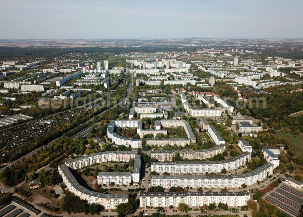 Halle (Saale) from the bird's eye view: Skyscrapers in the residential area of industrially manufactured settlement Suedpark in the district Neustadt in Halle (Saale) in the state Saxony-Anhalt, Germany