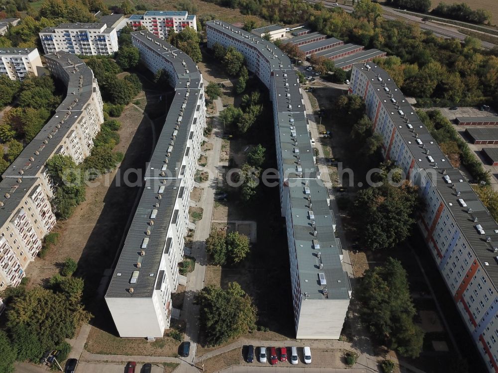 Halle (Saale) from the bird's eye view: Skyscrapers in the residential area of industrially manufactured settlement Suedpark in the district Neustadt in Halle (Saale) in the state Saxony-Anhalt, Germany