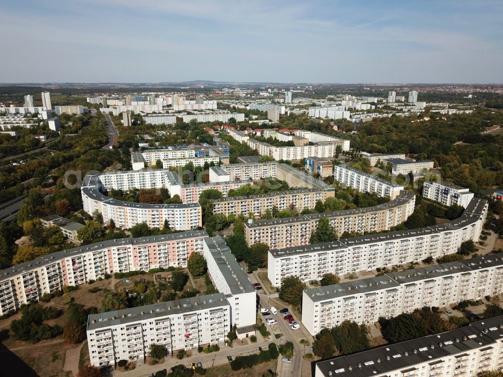 Aerial image Halle (Saale) - Skyscrapers in the residential area of industrially manufactured settlement Suedpark in the district Neustadt in Halle (Saale) in the state Saxony-Anhalt, Germany