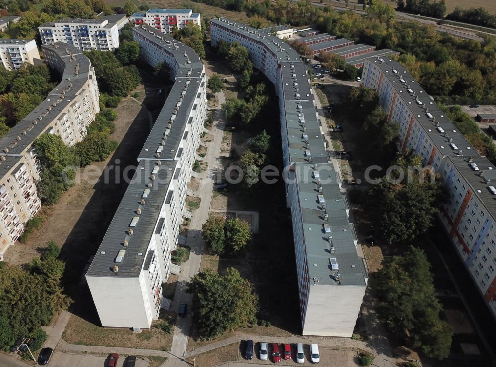 Aerial photograph Halle (Saale) - Skyscrapers in the residential area of industrially manufactured settlement Suedpark in the district Neustadt in Halle (Saale) in the state Saxony-Anhalt, Germany