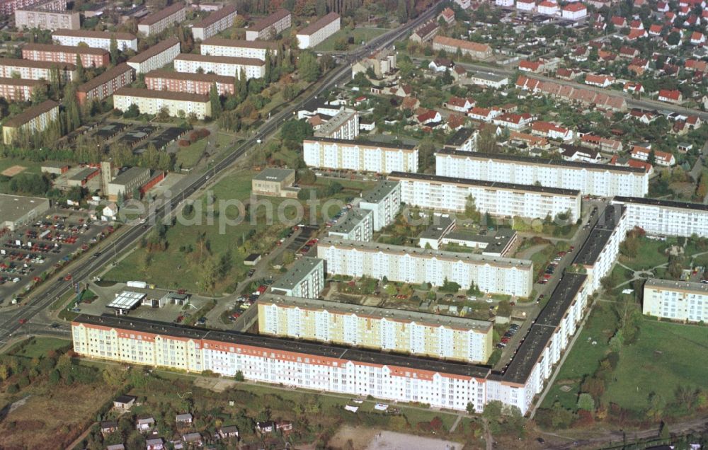 Aerial photograph Senftenberg - Skyscrapers in the residential area of industrially manufactured settlement in Senftenberg in the state Brandenburg, Germany