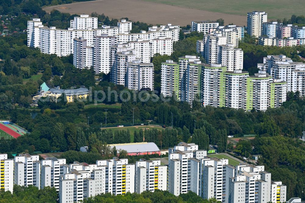 Berlin from the bird's eye view: Skyscrapers in the residential area of industrially manufactured settlement on Senftenberger Ring in the district Maerkisches Viertel in Berlin, Germany