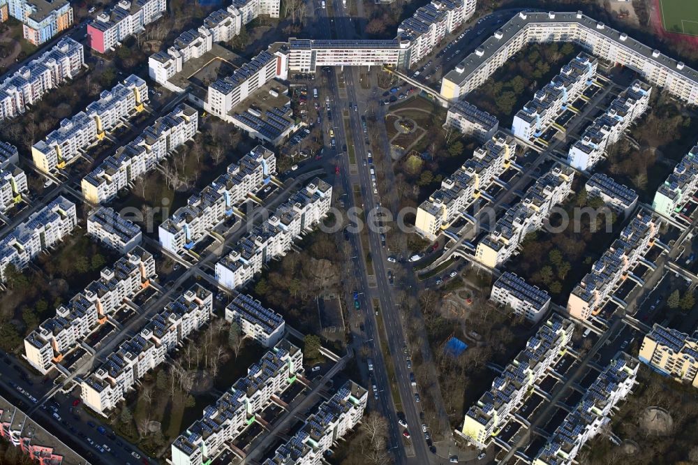 Aerial photograph Berlin - Skyscrapers in the residential area of industrially manufactured settlement Sonnenallee - Michael-Bohnen-Ring in Berlin, Germany