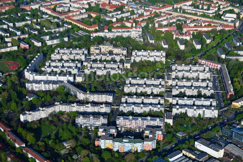 Aerial image Berlin - Skyscrapers in the residential area of industrially manufactured settlement Sonnenallee - Michael-Bohnen-Ring in Berlin, Germany