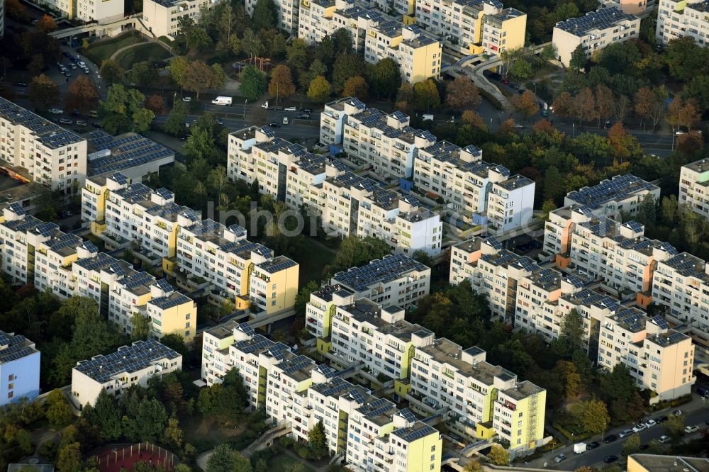 Aerial image Berlin - Skyscrapers in the residential area of industrially manufactured settlement Sonnenallee destrict Neukoelln in Berlin