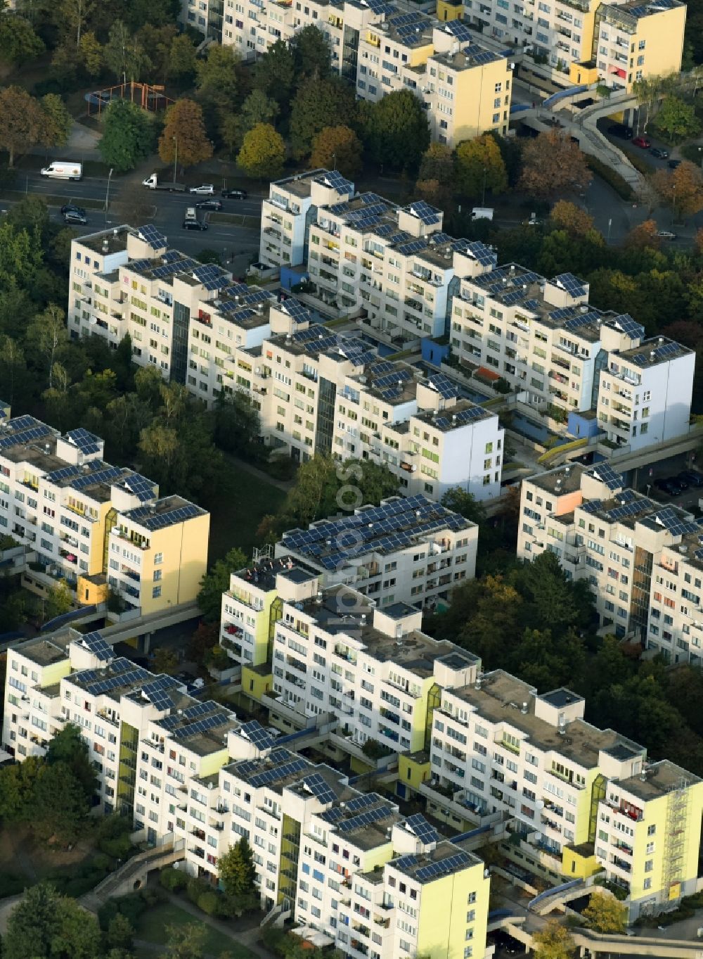 Aerial photograph Berlin - Skyscrapers in the residential area of industrially manufactured settlement Sonnenallee destrict Neukoelln in Berlin