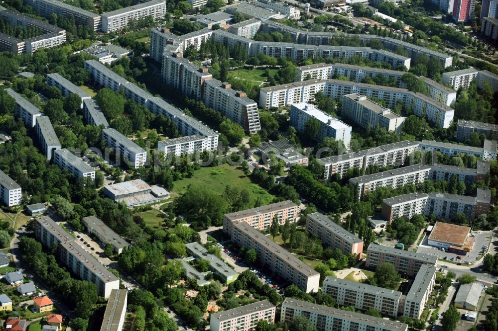 Berlin from the bird's eye view: Skyscrapers in the residential area of industrially manufactured settlement destrict Hellersdorf in Berlin