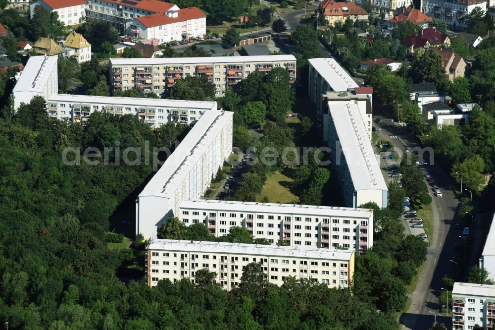 Aerial image Markkleeberg - Skyscrapers in the residential area of industrially manufactured settlement Staedtelner Strasse in Markkleeberg in the state Saxony