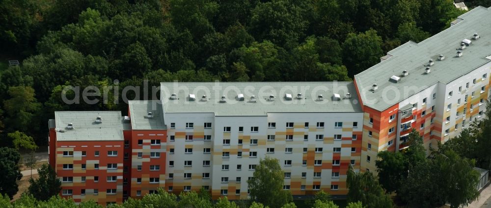 Aerial photograph Erfurt - Skyscrapers in the residential area of industrially manufactured settlement in the street Haselnussweg in Erfurt in the state Thuringia