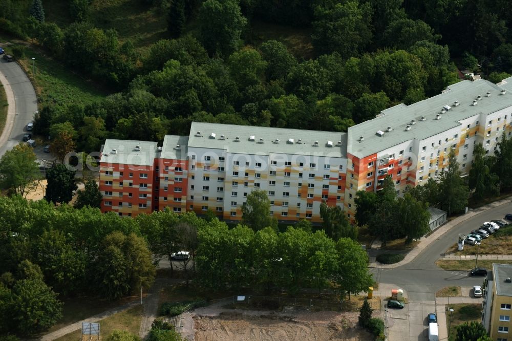 Erfurt from above - Skyscrapers in the residential area of industrially manufactured settlement in the street Haselnussweg in Erfurt in the state Thuringia