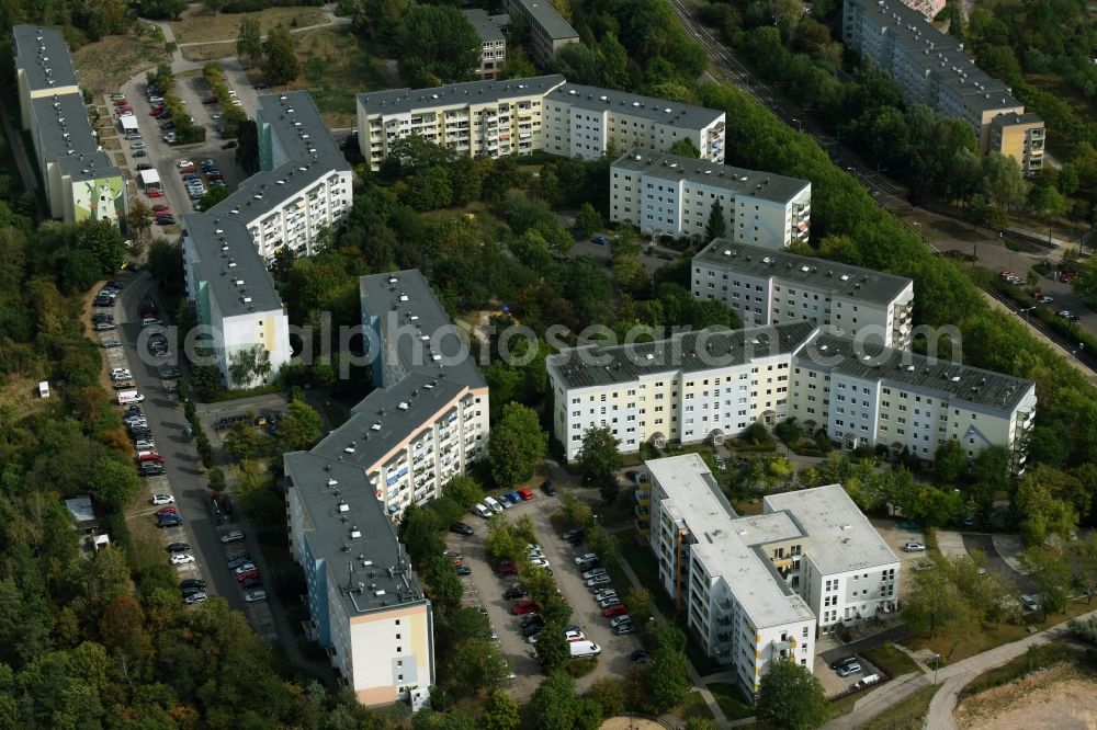 Aerial photograph Erfurt - Skyscrapers in the residential area of industrially manufactured settlement at the street Seidelbastweg in Erfurt in the state Thuringia