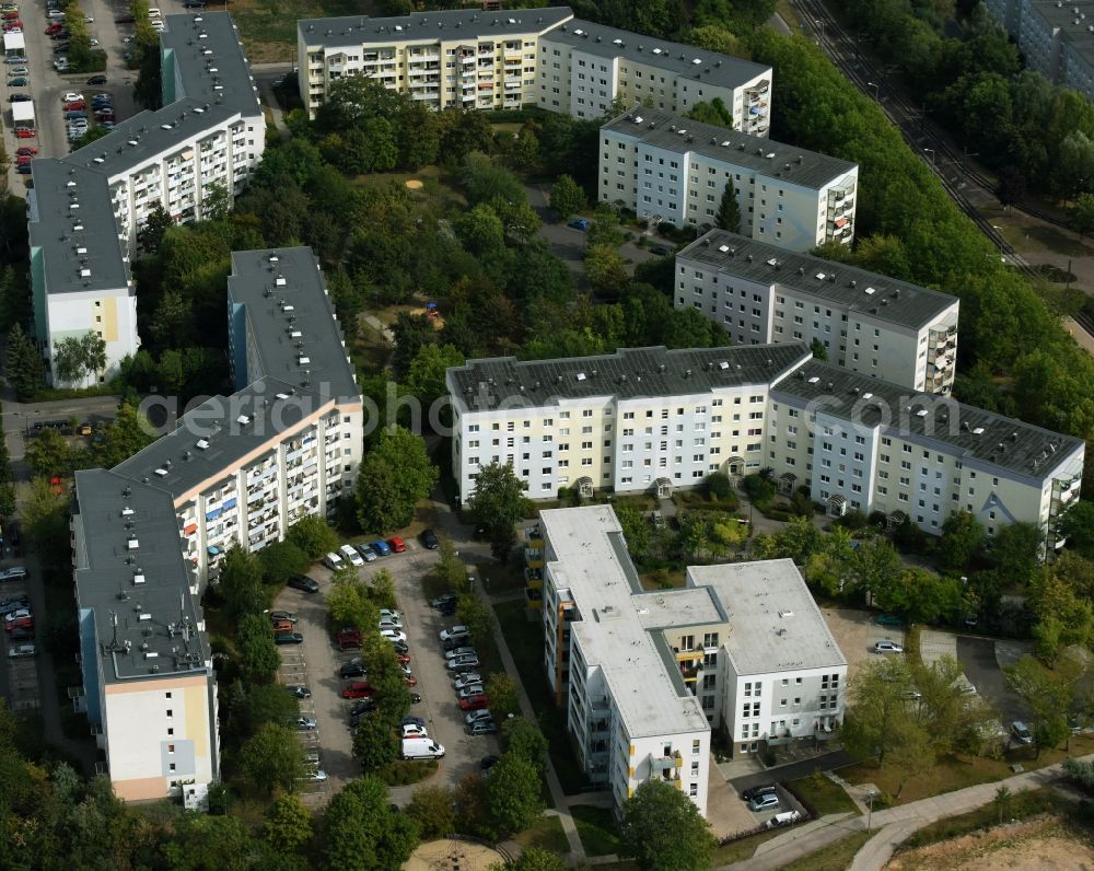 Erfurt from above - Skyscrapers in the residential area of industrially manufactured settlement at the street Seidelbastweg in Erfurt in the state Thuringia