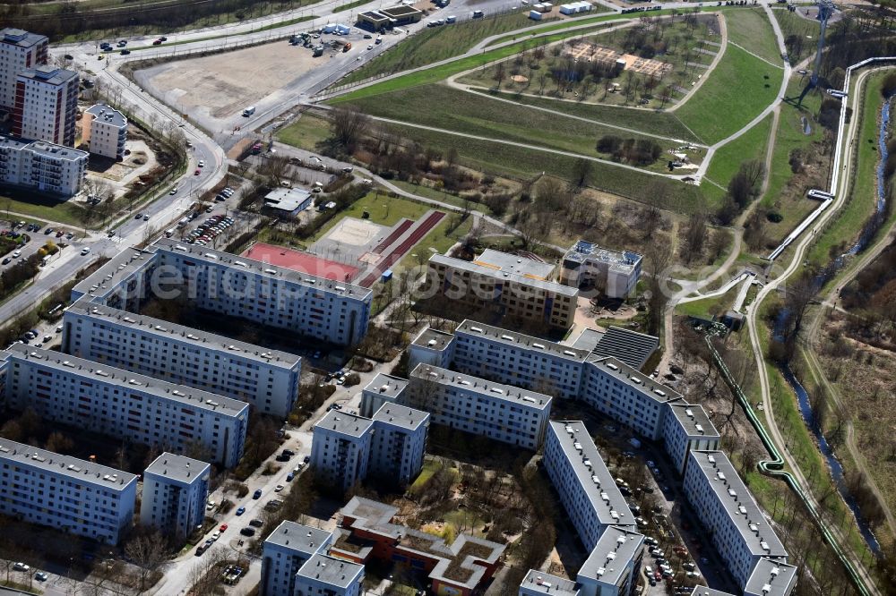 Berlin from above - Skyscrapers in the residential area of industrially manufactured settlement Suhler Strasse - Alte Hellersdorfer Strasse in the district Hellersdorf in Berlin