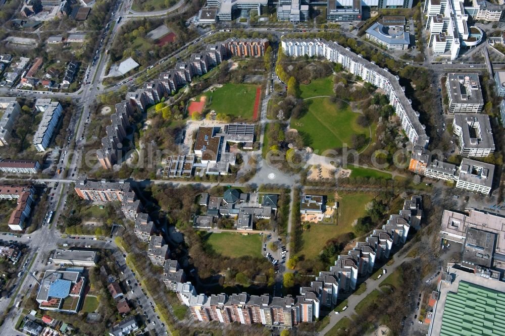 Aerial image München - Skyscrapers in the residential area of industrially manufactured settlement on Theodor-Heuss-Platz in the district Ramersdorf-Perlach in Munich in the state Bavaria, Germany