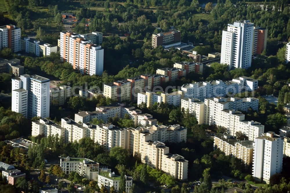 Berlin from above - Skyscrapers in the residential area of industrially manufactured settlement Thermometersiedlung along entlang der Osdorfer Strasse - Fahrenheitstrasse und Celsiusstrasse in the district Lichterfelde in Berlin, Germany