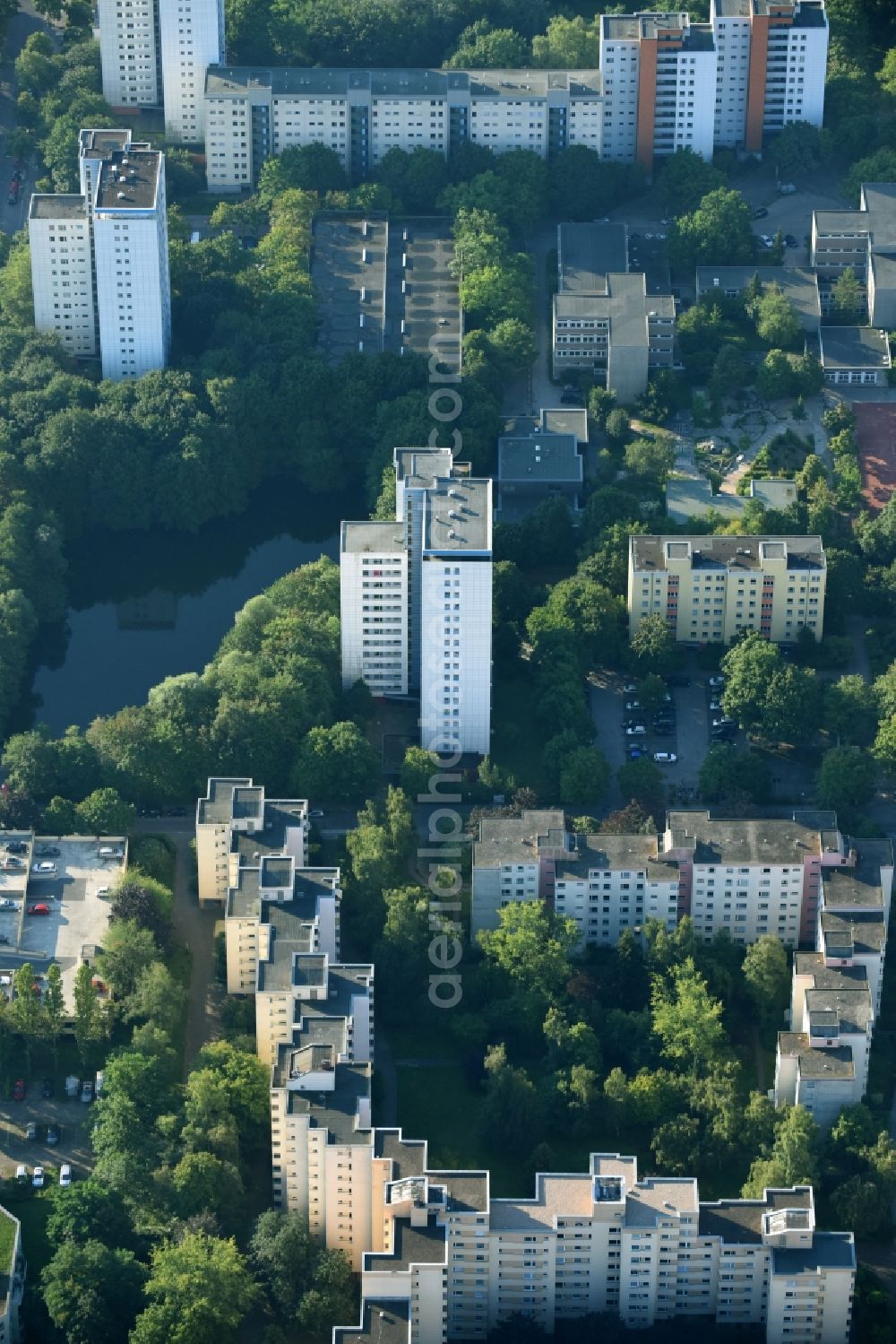 Berlin from above - Skyscrapers in the residential area of industrially manufactured settlement Thermometersiedlung along entlang der Osdorfer Strasse - Fahrenheitstrasse und Celsiusstrasse in the district Lichterfelde in Berlin, Germany