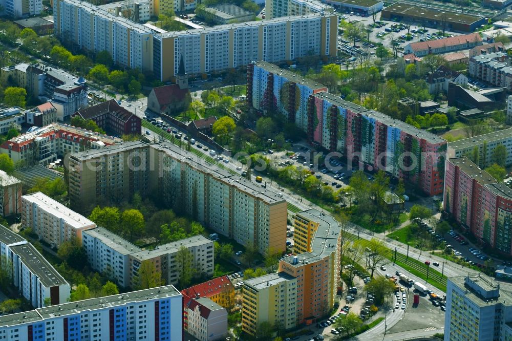 Aerial photograph Berlin - Skyscrapers in the residential area of industrially manufactured settlement Am Tierpark in the district Lichtenberg in Berlin, Germany