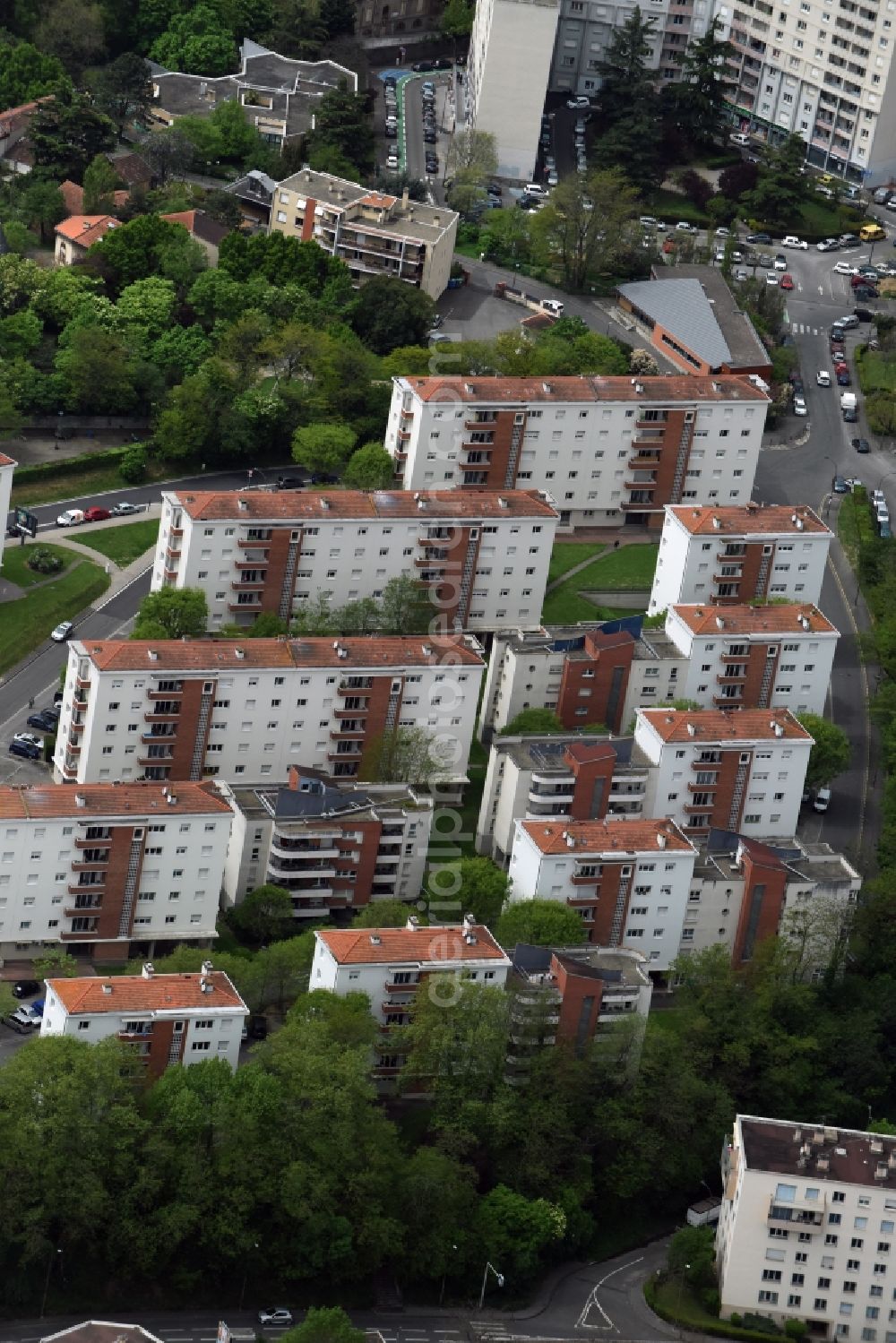Aerial image Toulouse - Skyscrapers in the residential area of industrially manufactured settlement in Toulouse in Languedoc-Roussillon Midi-Pyrenees, France