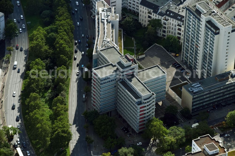 Aerial photograph Berlin - Skyscrapers in the residential area of industrially manufactured settlement An of Uronia - Kurfuerstenstrasse in the district Schoeneberg in Berlin, Germany