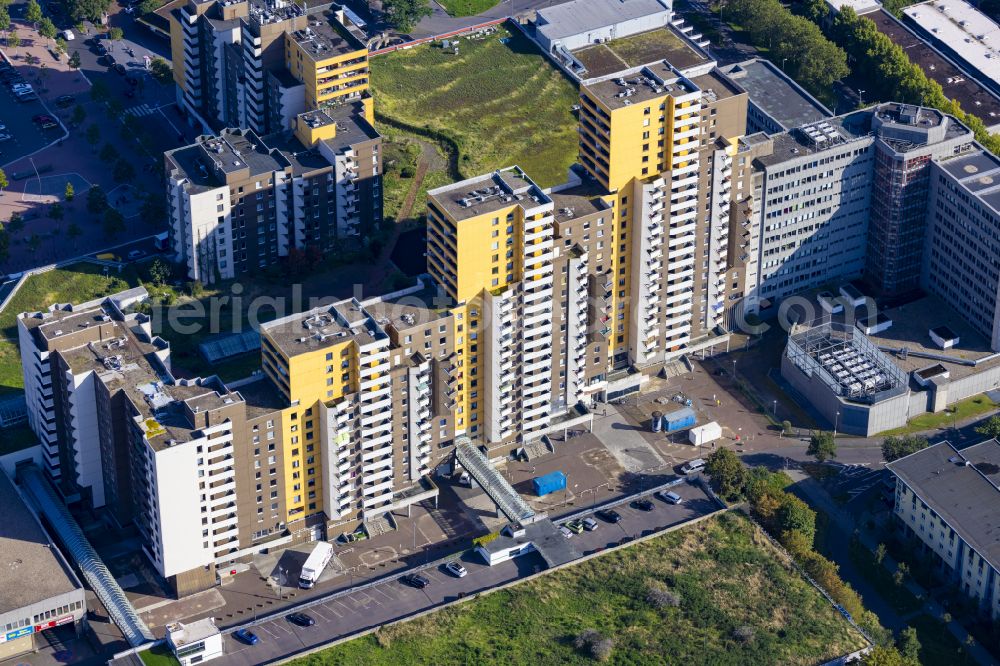 Chorweiler from above - High-rise buildings in the residential area of an industrially manufactured prefabricated housing estate in Volkhoven/Weiler on the street Pariser Platz in the federal state of North Rhine-Westphalia, Germany