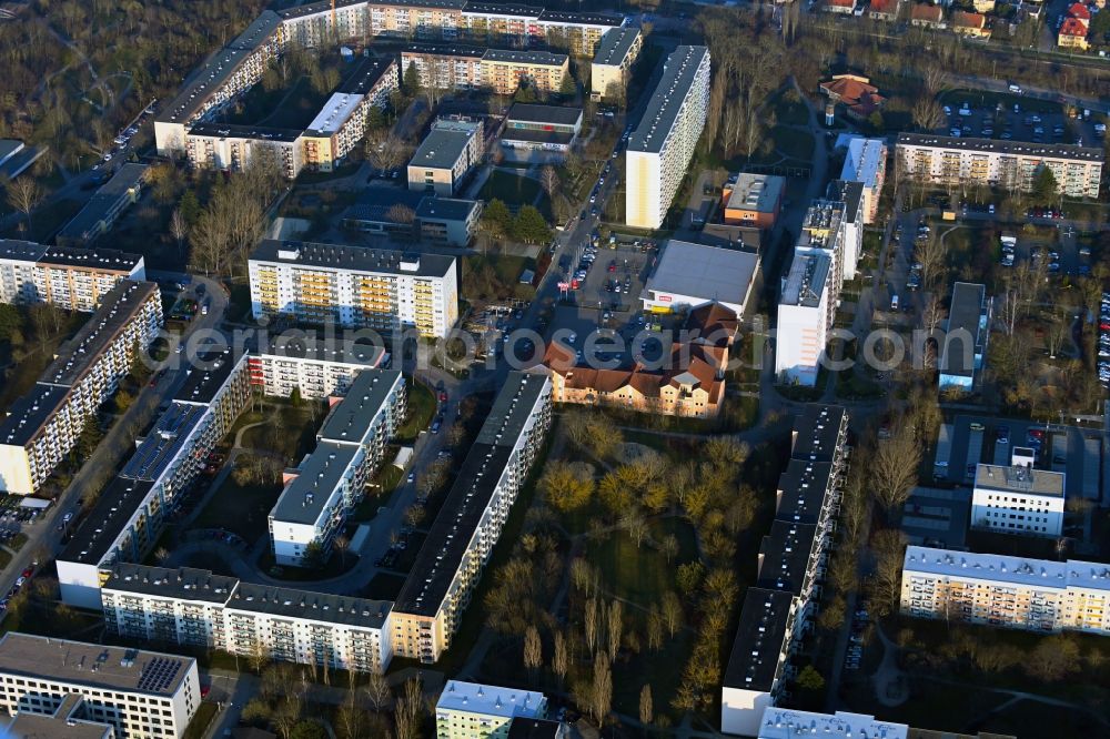 Weimar from above - Skyscrapers in the residential area of industrially manufactured settlement in Weimar West in Weimar in the state Thuringia, Germany