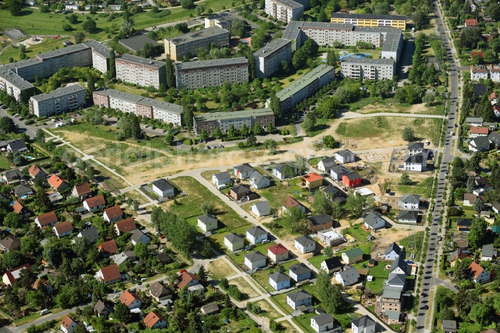 Berlin from above - Skyscrapers in the residential area of industrially manufactured settlement Wernerstrasse - Heinrich-Grueber-Strasse in the district Marzahn in Berlin, Germany