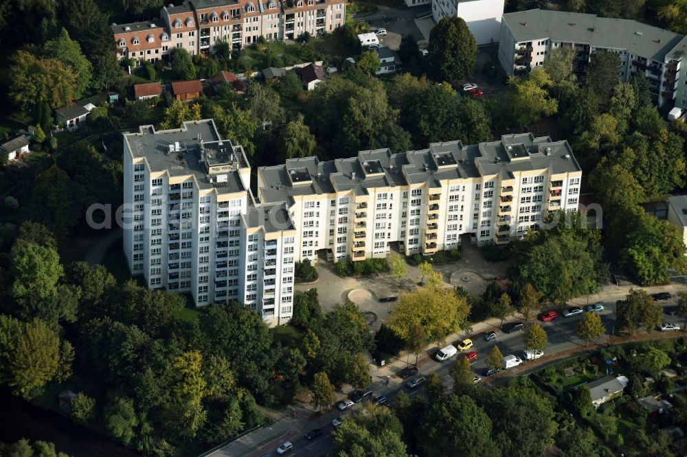 Berlin from the bird's eye view: Skyscrapers in the residential area of industrially manufactured settlement Wismarer Strasse in Berlin