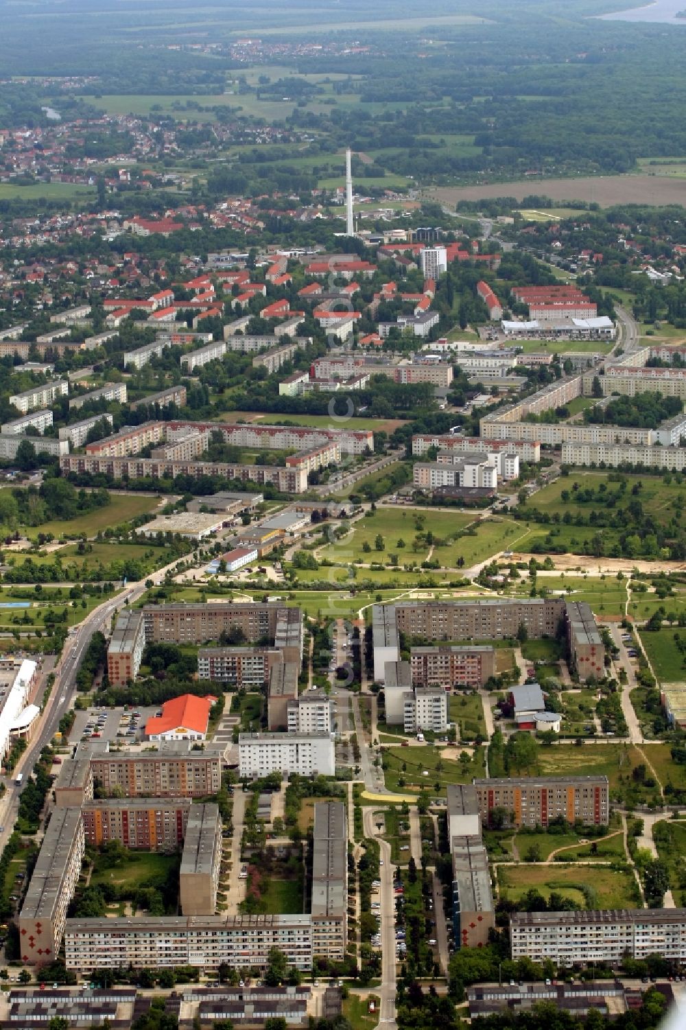 Aerial photograph Wolfen - Skyscrapers in the residential area of industrially manufactured settlement in Wolfen in the state Saxony-Anhalt, Germany