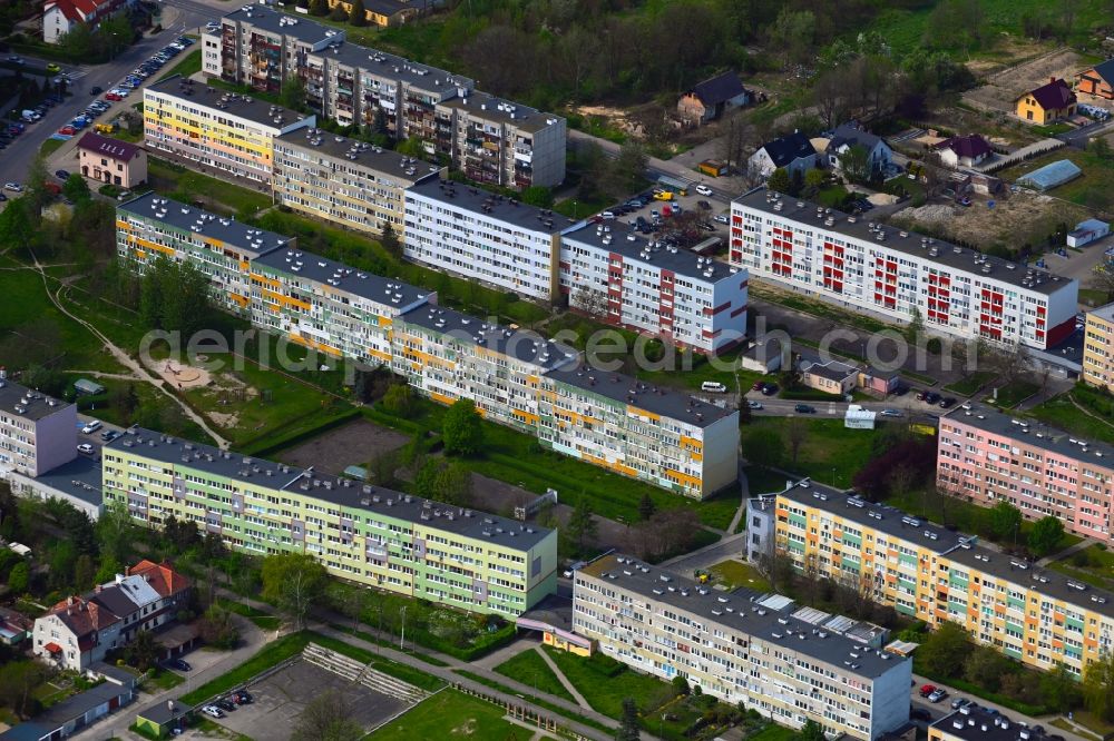 Zgorzelec - Gerltsch from the bird's eye view: Skyscrapers in the residential area of industrially manufactured settlement in Zgorzelec - Gerltsch in Dolnoslaskie - Niederschlesien, Poland