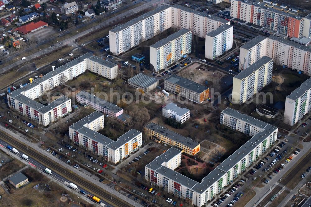 Aerial photograph Berlin - Skyscrapers in the residential area of industrially manufactured settlement Zossener and Ludwigsfelder Strasse in the district Marzahn-Hellersdorf in Berlin, Germany