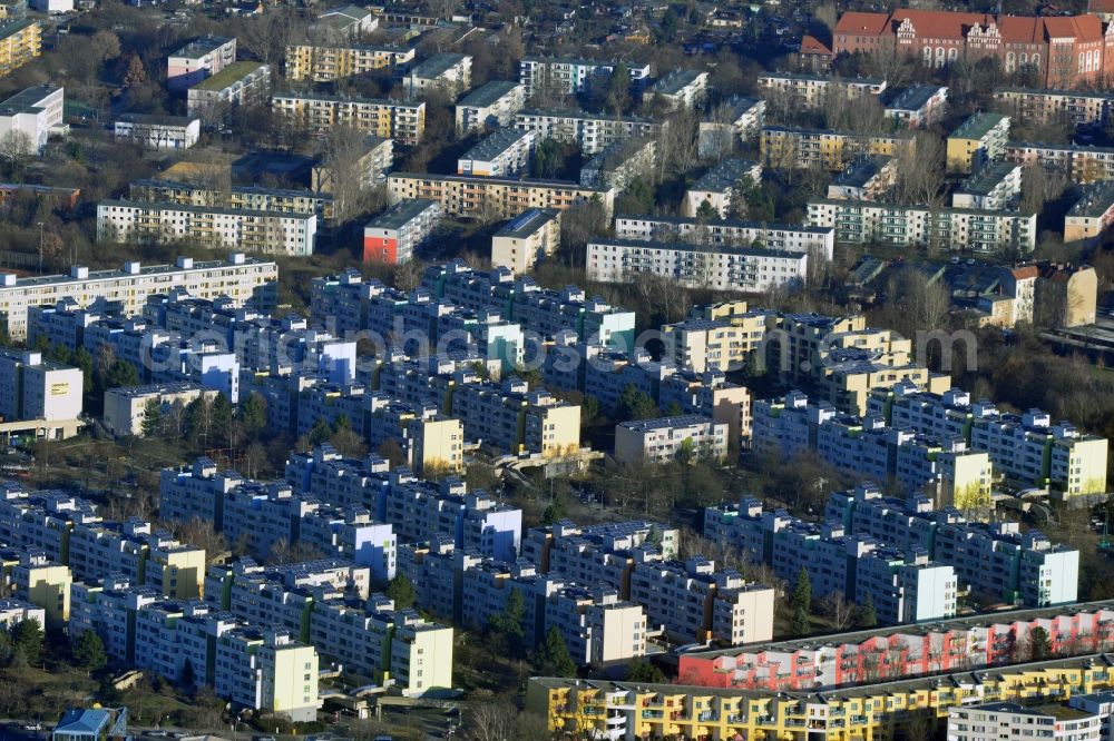 Aerial photograph Berlin - View of prefabricated residential construction in Berlin - Neukölln. The housing was built on the former industrial outskirts of West Berlin with the participation of many GDR construction companies, which were used to obtain foreign currency in the former West Berlin