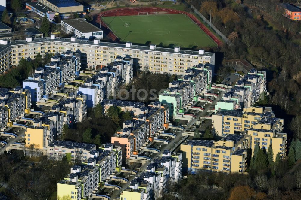 Aerial photograph Berlin - View of prefabricated residential construction in Berlin - Neukölln. The housing was built on the former industrial outskirts of West Berlin with the participation of many GDR construction companies, which were used to obtain foreign currency in the former West Berlin