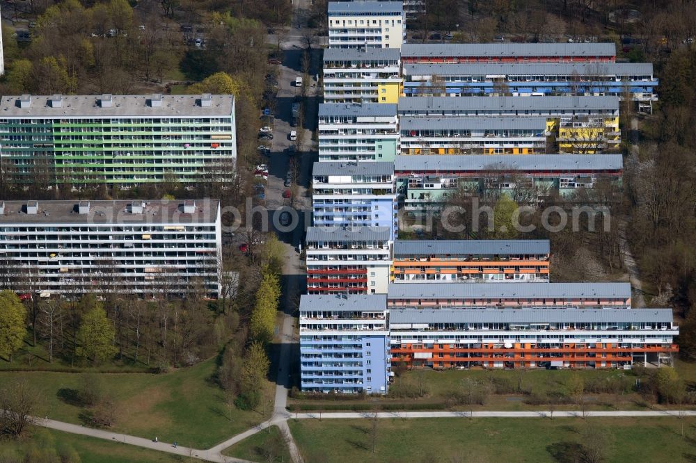 München from the bird's eye view: Residential area of a??a??an industrially manufactured prefabricated housing estate on Freischuetzstrasse - Preziosastrasse in the district of Bogenhausen in Munich in the state Bavaria, Germany