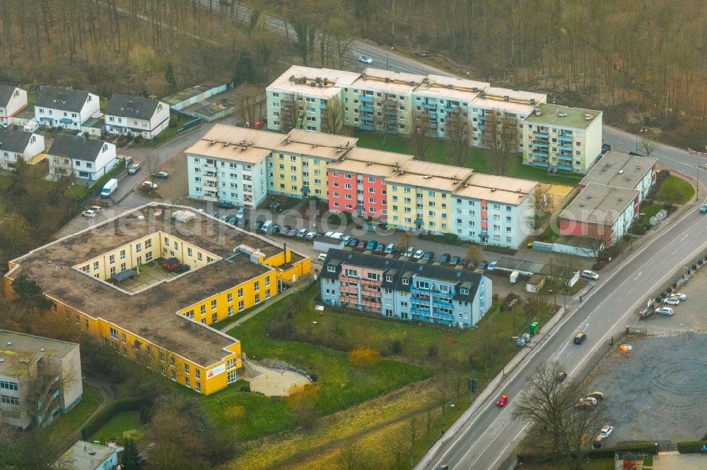 Aerial image Bergkamen - Skyscrapers in the residential area of industrially manufactured settlement on Kleiweg - Luettke Holz in Bergkamen in the state North Rhine-Westphalia, Germany