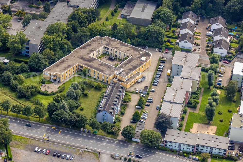 Bergkamen from above - Skyscrapers in the residential area of industrially manufactured settlement on Kleiweg - Luettke Holz in Bergkamen in the state North Rhine-Westphalia, Germany